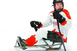 开云体育平台APP-冰球明星选手受伤退赛，引发热议