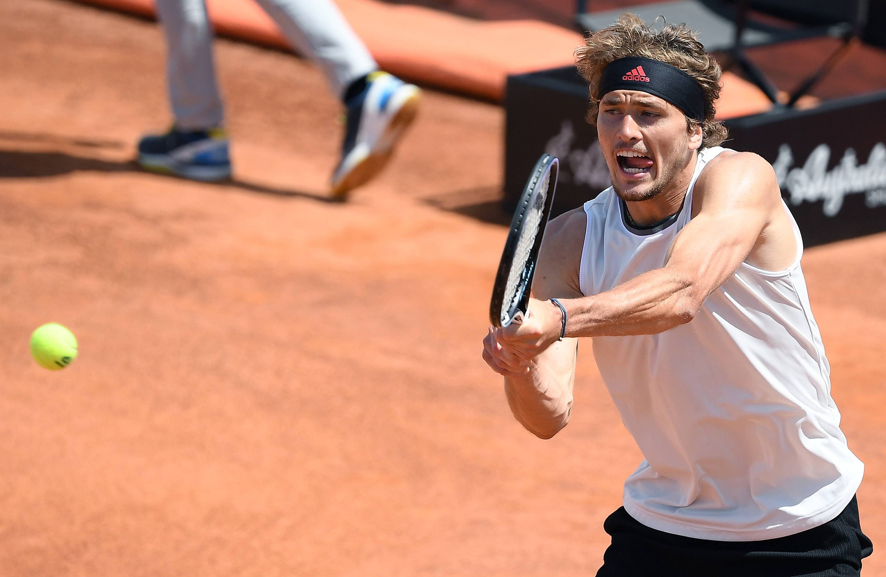 意大利网球队轻取英国网球队，兹维列夫惊艳世界的简单介绍