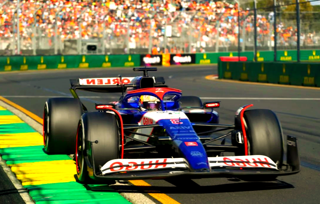 红牛车队鏖战红牛二队,汉密尔顿带队取胜的简单介绍 红牛车队鏖战红牛二队,汉密尔顿带队取胜的简单介绍